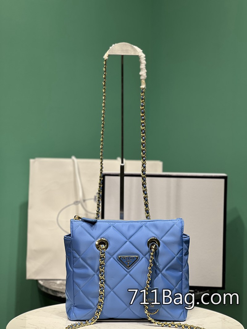 精品高仿Prada 1BG468 實拍不修圖,細節也很能打。 原單品質Prada仿包尺寸:長25×寬5×高25cm-711高仿包包,A貨包包