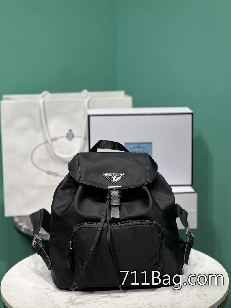 高仿Prada 1BZ832 每個扣環轉角打磨平滑不刮手。 高仿Prada斜挎包尺寸:長27x高29x底13.5cm-711高仿包包,A貨包包