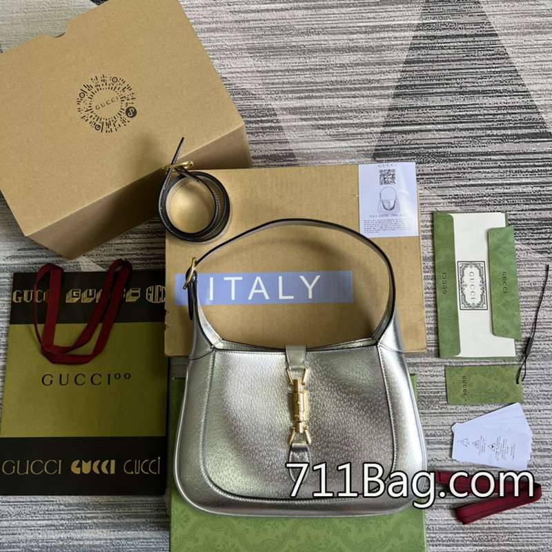 精品A貨Gucci古馳 636709 手工縫線完美包包 學生黨最愛Gucci高仿尺寸:28*19*4.5cm。顏色:銀色/全皮。-711高仿包包,A貨包包