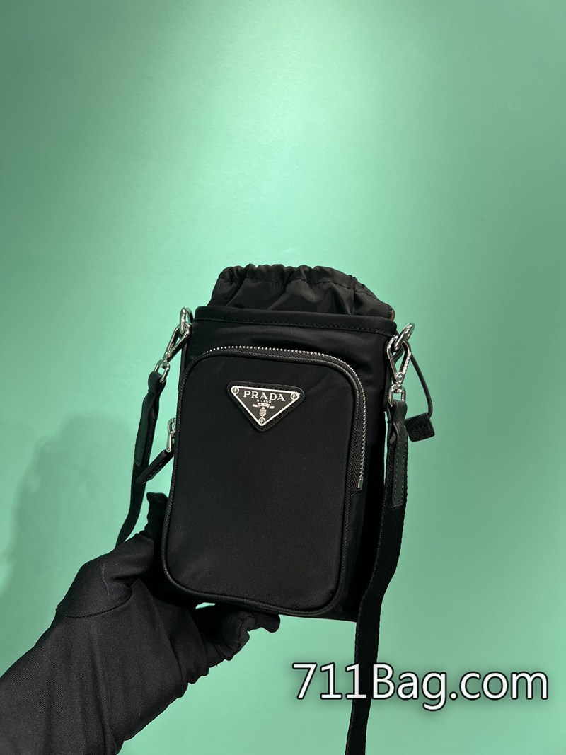 頂級精品Prada 2ZH155 每個角位處理細緻,無破損壓痕。 仿Prada殺手包尺寸:底長12x高18.5x底寬6cm-711高仿包包,A貨包包