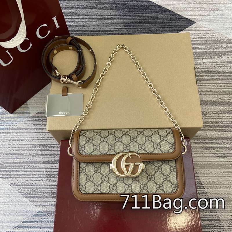 精品高仿Gucci 826761 精選面料超柔質感 Gucci高仿能過專櫃嗎尺寸:21.5厘米(寬)x14厘米(高)x9厘米(深)重量:約0.8千克顏色:棕色pvc/原廠皮。-711高仿包包,A貨包包