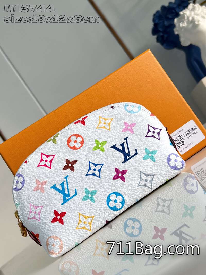 頂級超3ALV M13744白 精品手袋細節控首選 原單LV高仿旅行袋充裕空間可容納化妝品及個人小巧物品,成就旅行良伴。19x12x6cm-711高仿包包,A貨包包