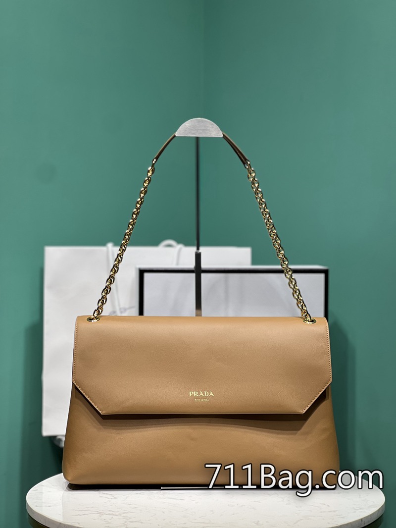 原版一比一Prada 1BD368 用料不惜成本,隻為呈現極致仿真。 一比一Prada仿包尺寸:39x14x12cm-711高仿包包,A貨包包
