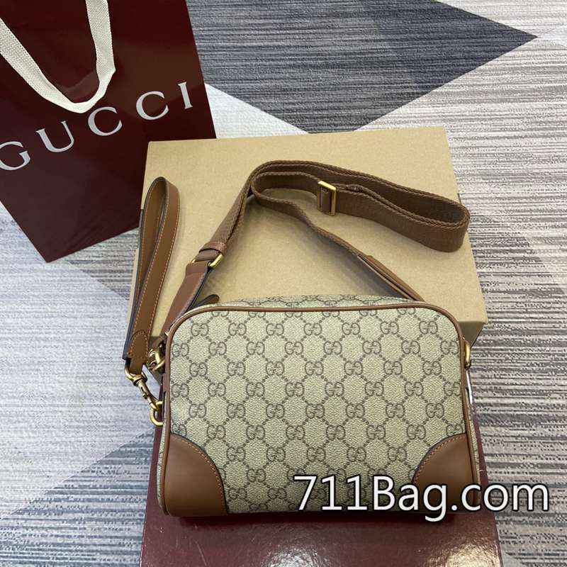 精品A貨Gucci 821155 做工細緻精品包款 Gucci仿品秒殺價尺寸:23厘米(寬)x16.5厘米(高)x8厘米(深)顏色:棕色/pvc。-711高仿包包,A貨包包