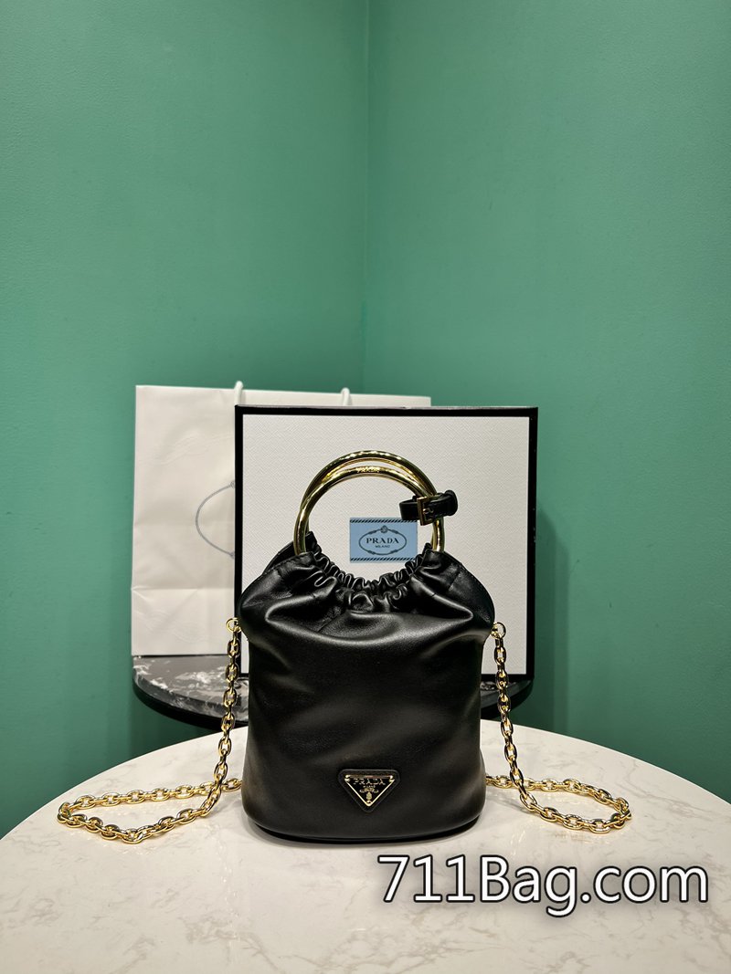 精品Prada 1BC227 頂級原單貨,幾可亂真。 買高仿Prada安全嗎尺寸:長15x高19x底8cm型號:1BC227-711高仿包包,A貨包包