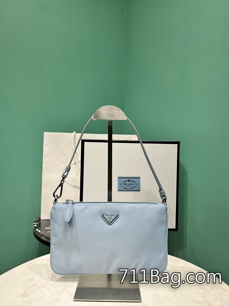 頂級精品Prada 1NI545 頂級仿製,難以一眼辨識真偽。 A貨Prada腋下包尺寸:長24x高14cm cm-711高仿包包,A貨包包
