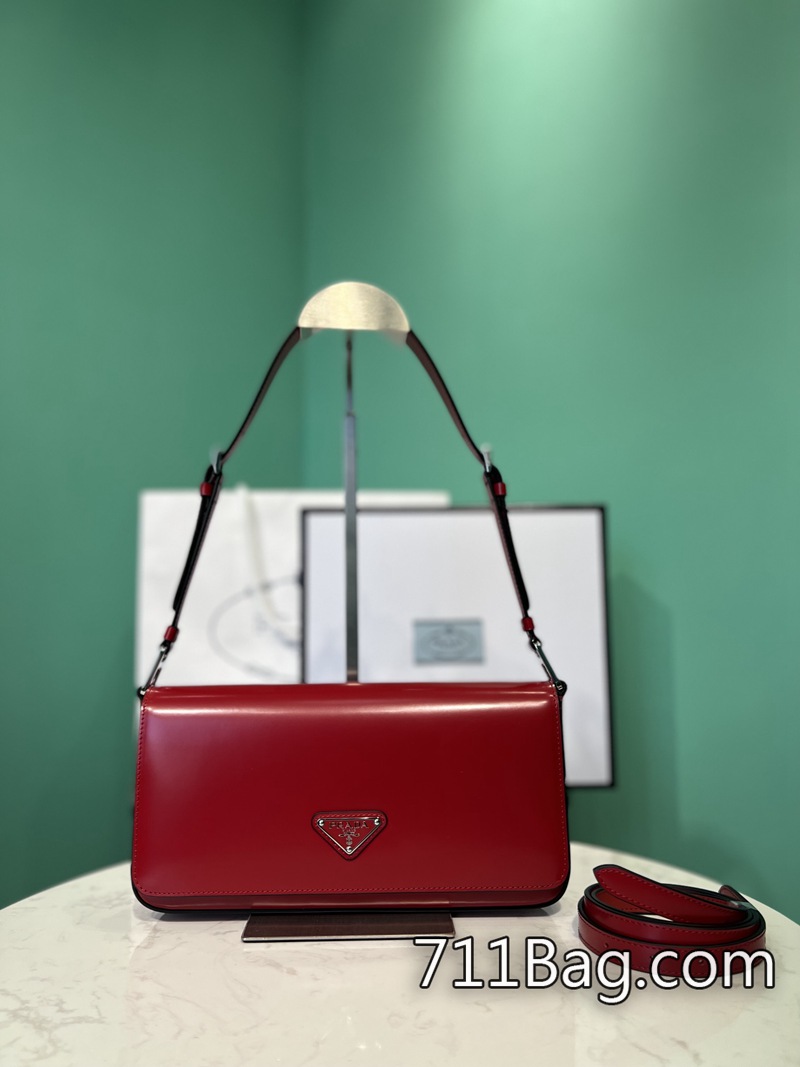 原版一比一Prada 1BD323 外觀細節近乎完美,時尚不失質感。 綫上購買高仿Prada尺寸:長26x高12x底4.8cm-711高仿包包,A貨包包