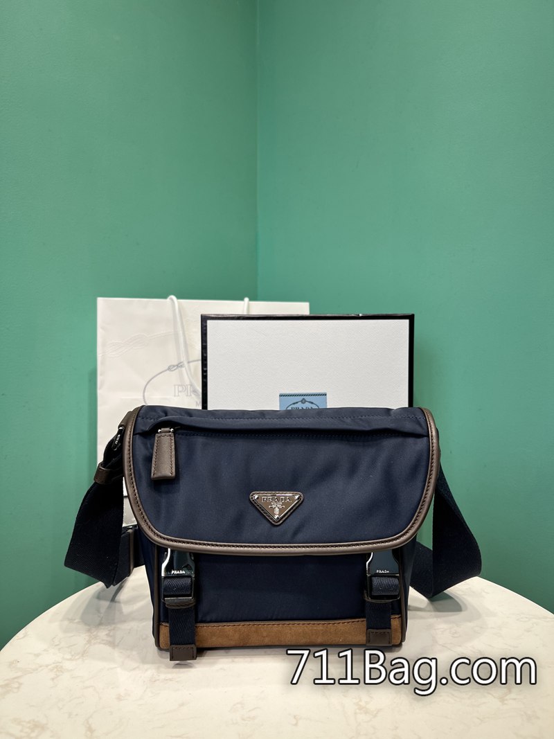 精品Prada 2VD066 做工嚴格打磨質感 高仿Prada網絡商城尺寸:長20高19底10cm型號:2VD066-711高仿包包,A貨包包