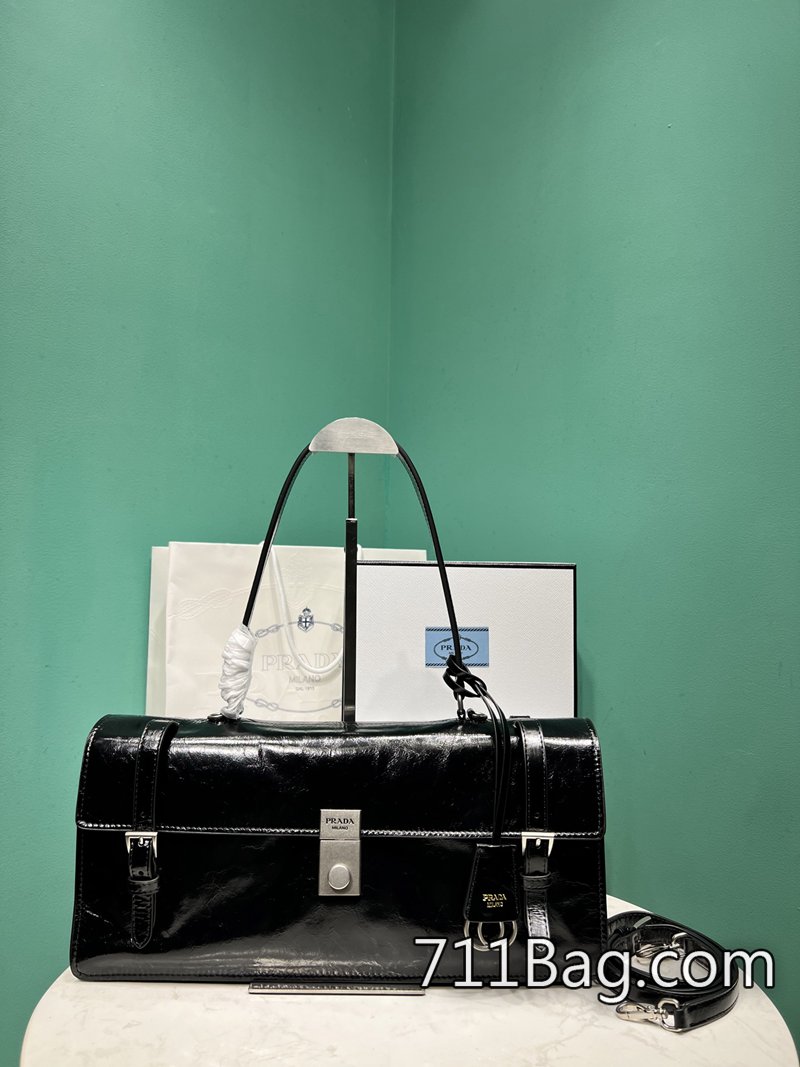 一比一Prada 1BN024 材質精選原單包款 哪個牌子的Prada仿包好尺寸:長38x高17.5x底11cm-711高仿包包,A貨包包