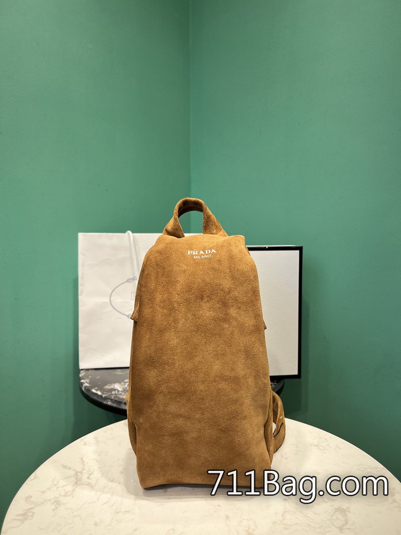 頂級高仿Prada 2VZ114 內外細節一致,是高端仿品代表。 奢侈品等級Prada仿包尺寸:長18x高32x底11cm型號:2VZ114-711高仿包包,A貨包包