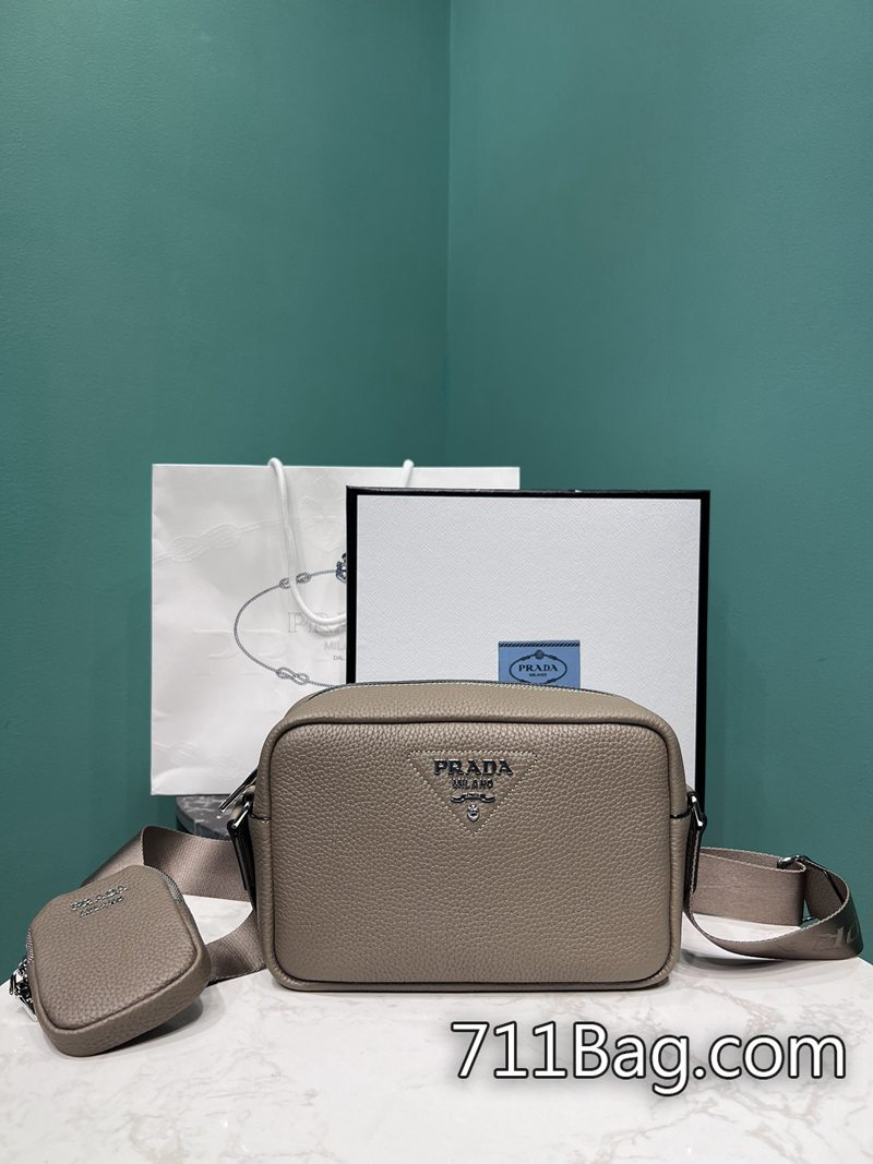 精品A貨Prada 1BH182 全新版本升級,五金細節再次優化。 新加坡A貨Prada銷售點尺寸:長22x高14.5x底8cm-711高仿包包,A貨包包