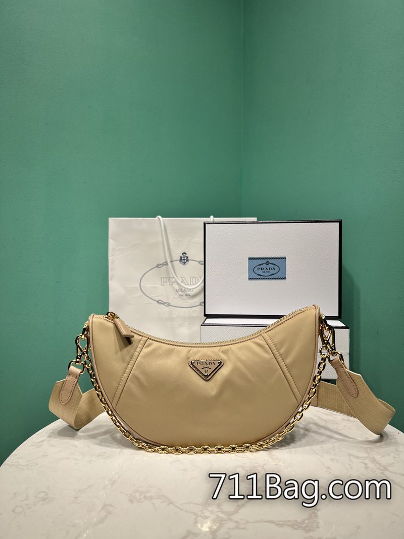 精仿Prada 1BH222 包內車縫工整,邊角無皺摺。 A貨Prada托特包尺寸:長30x高13.5x底6cm型號:1BH222-711高仿包包,A貨包包