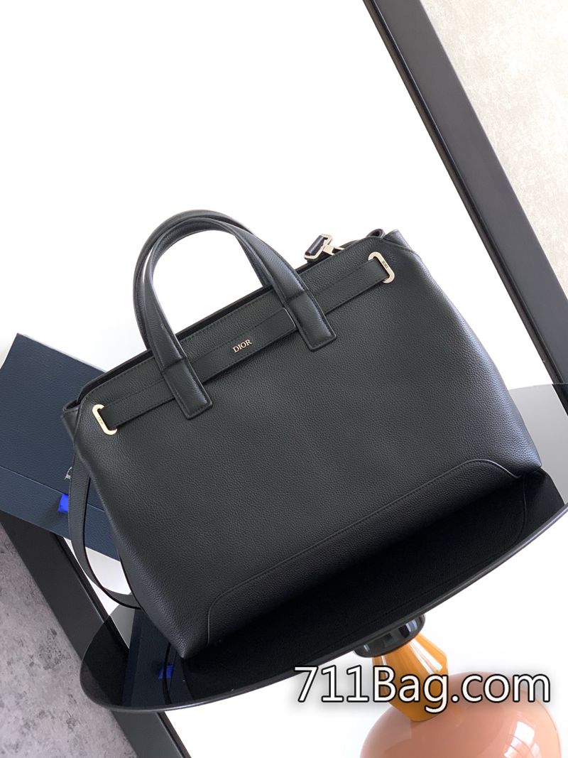 頂級超3ADior 這款 Dior Normandie 手袋將實用設計與 Dior 的高訂精神融為一體。采用黑色 Dior Icons 牛皮革精心制作 金屬件厚實有份量 Dior托特包A貨-711高仿包包,A貨包包