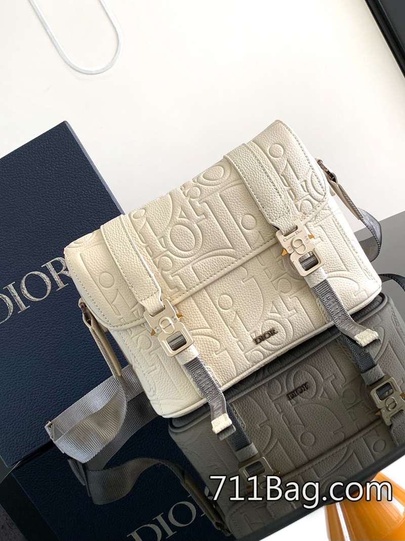 原版一比一Dior 這款信使包是二零二四秋季男裝系列新品 LOGO對齊角度正確 Dior女款A貨-711高仿包包,A貨包包