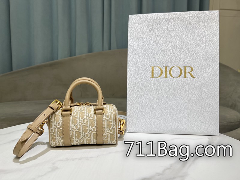 頂級A貨Dior Dior Groove 波士頓mini 16迷你手袋是二零二四冬季成衣系列新品 邊線無重縫 Dior微商貨源-711高仿包包,A貨包包